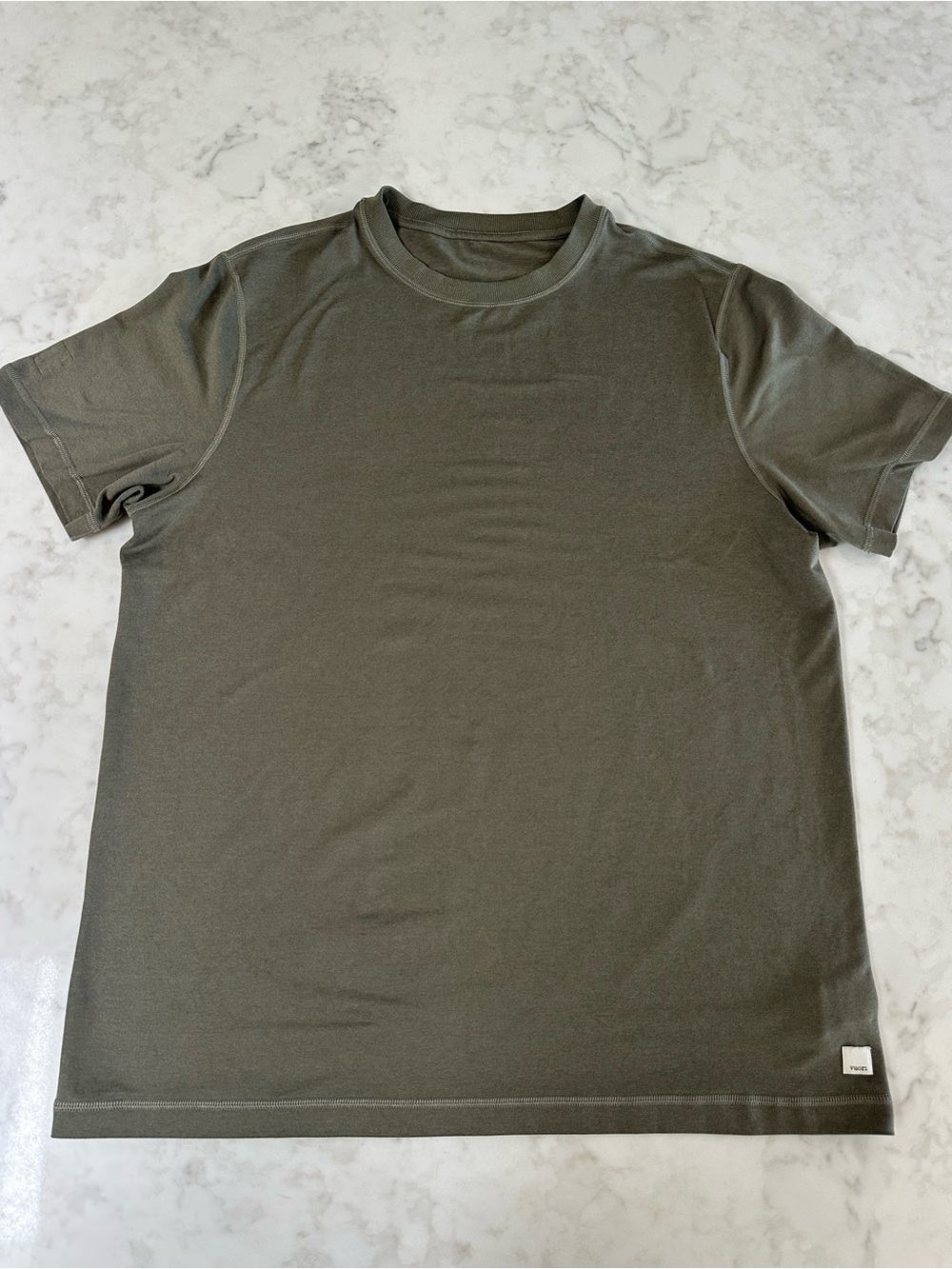 Vuori Men's Short Sleeve Ponto Performance Tee. Size XL